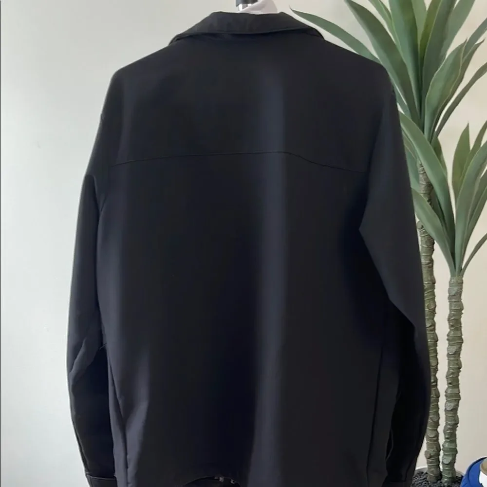 The North Face Black Performance Jacket for Versatile Outdoor Use